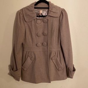 Woman tan coat 68% poly. 48% wool size m. ST 8”6 h